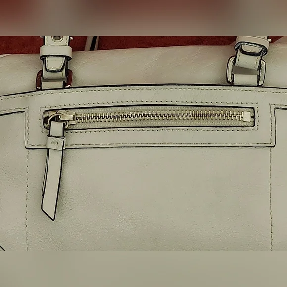 A Coach Hamptons satchel  serial number B0751-F08AD5 - Picture 15 of 15